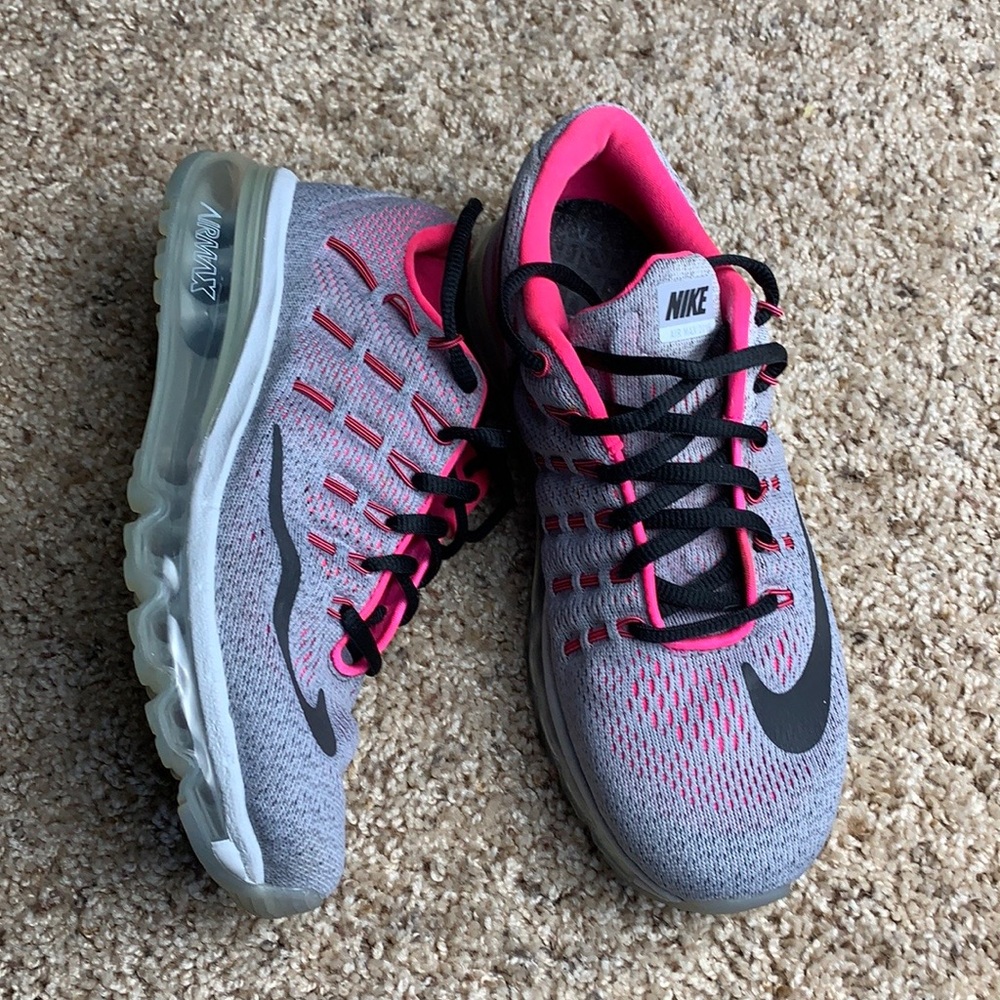 NIKE AIR MAX